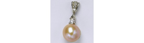 Stříbrné přívěšky s perlou